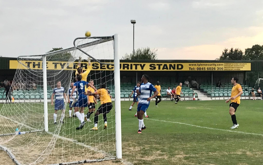 Action from this evening's match at Rookery Hill. 