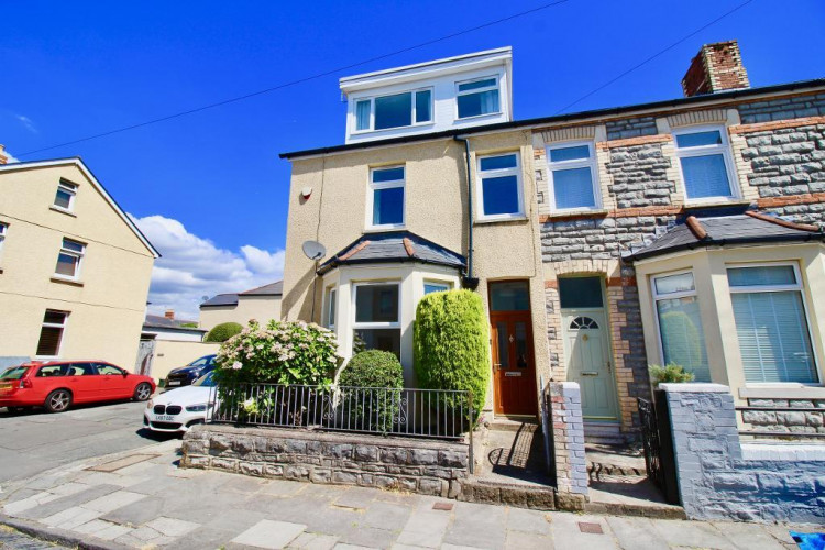 A three double bedroom bay fronted house plus a very versatile two-storey coach house. (Image courtesy of Seabreeze Homes)