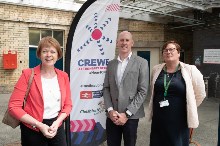 MP Kieran Mullan with Rail minister Wendy Morton (left) at Crewe Station.