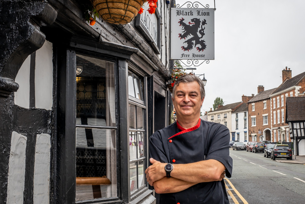 Former Dorchester chef Darren Snell is cooking up a treat at one of the area's oldest pubs.