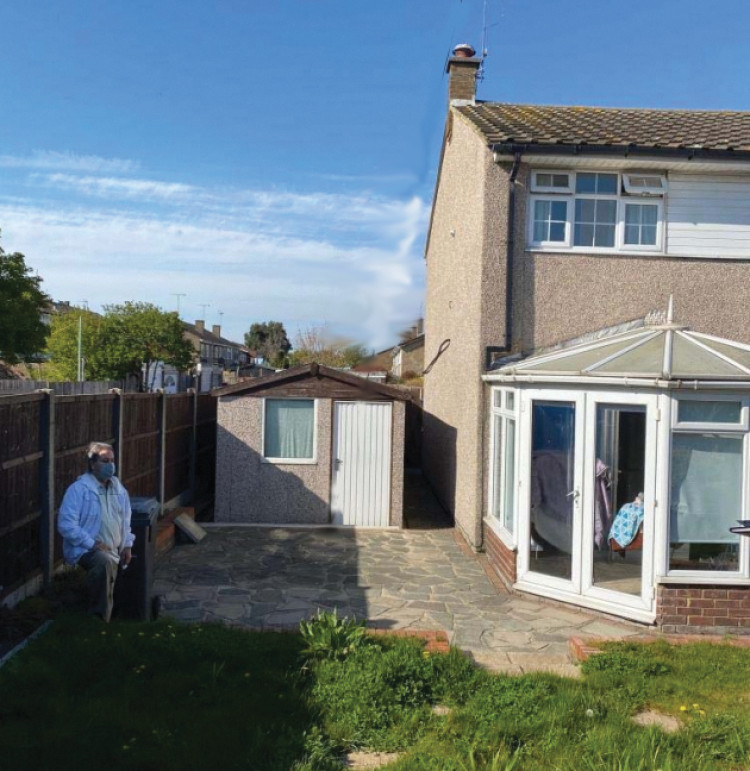 The planned house would replace this garage. 