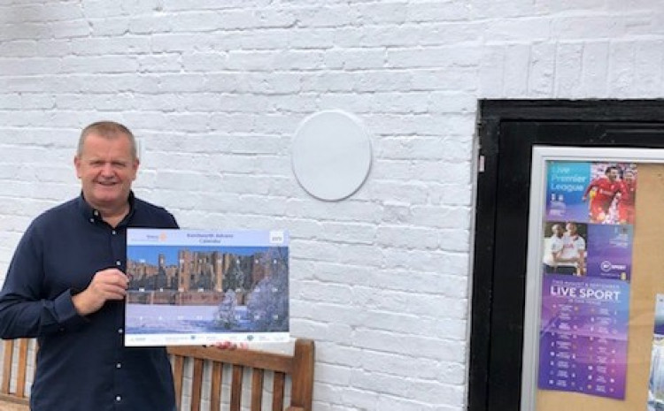 Landlord at The Engine Inn Ted Bear pictured with the Kenilworth Advent Calendar (Image supplied)
