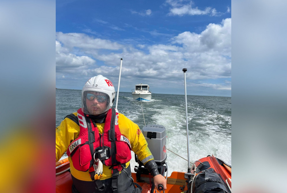 Exmouth inshore lifeboat tows the motor boat to safety (Geoff Mills/ RNLI)