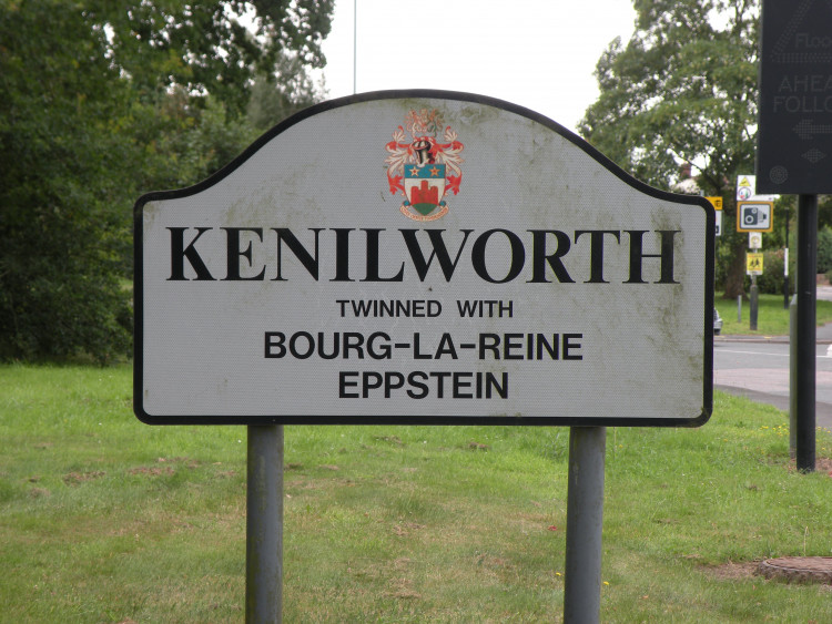 All six Welcome to Kenilworth signs will need to be replaced following the twinning with Roccalumera in January (Image by James Smith)