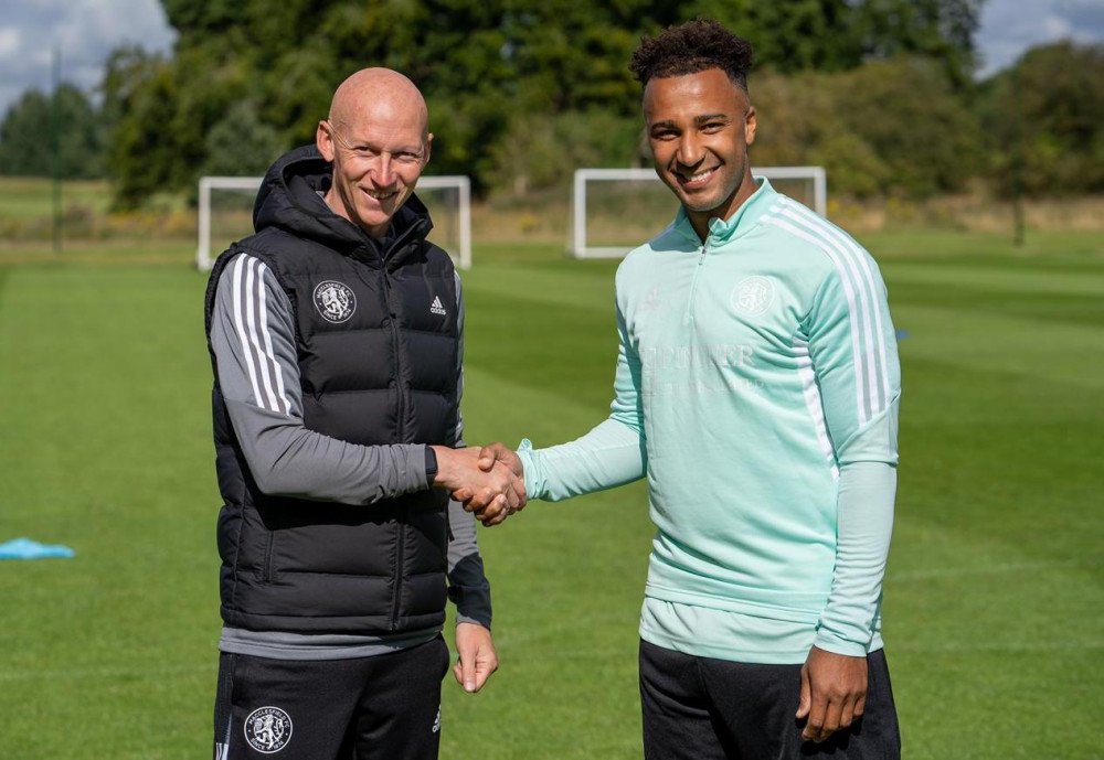 Danny Whitaker shakes hands with new signing Nicky Maynard. (Image - Macclesfield FC)