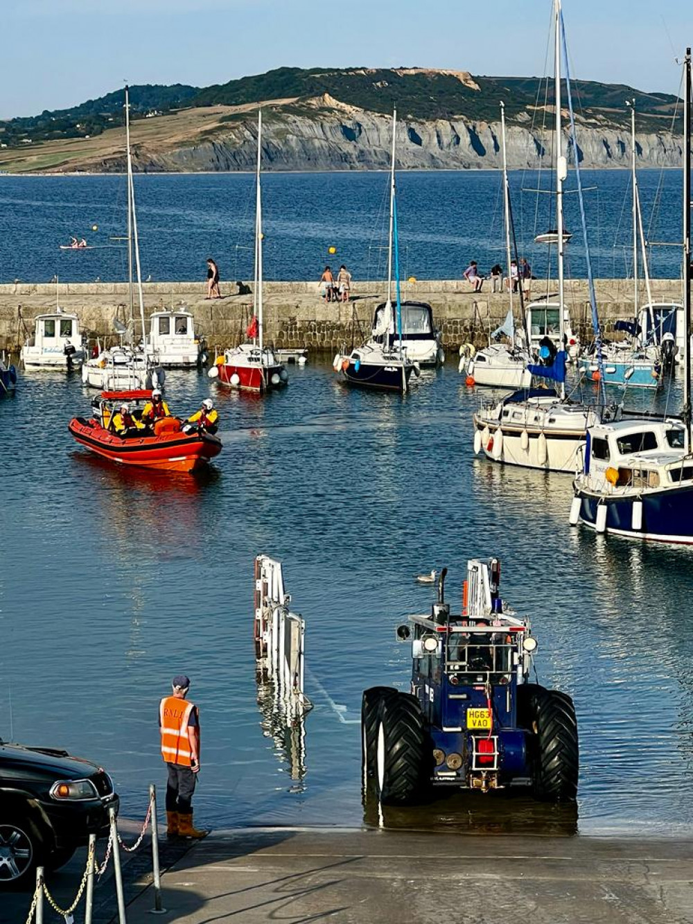 Lyme Regis lifeboat returns from its callout in Seaton (photo: Cris Cadby)