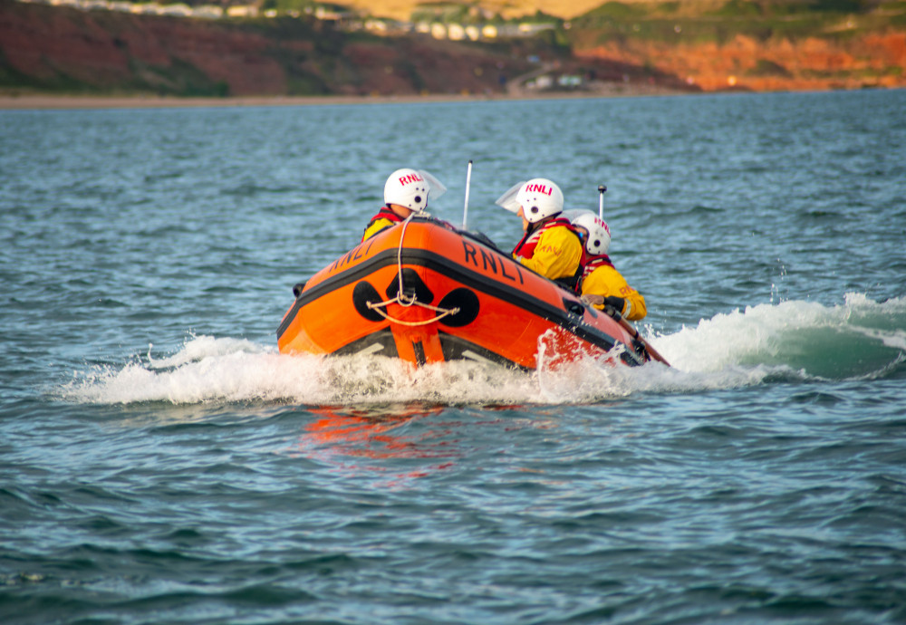 Exmouth inshore lifeboat crew rush to assist the sinking boat (John Thorogood/ RNLI)