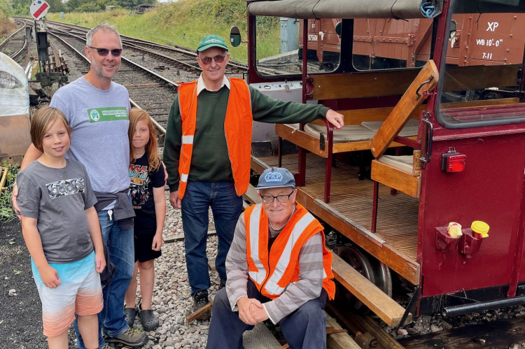 Cllr Gordon Mackay and sons pictured with Alan Humphries and Michael Pugsley of the SDJR Trust