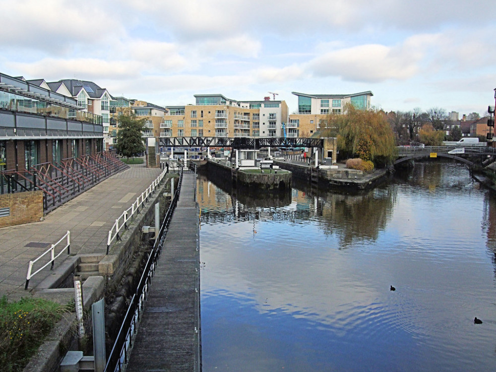 Brentford lock piazza