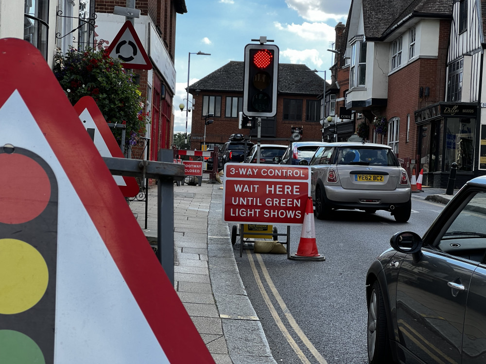 There are three-way traffic lights in place at the mini roundabout on Maldon High St (Photo: Nub News)