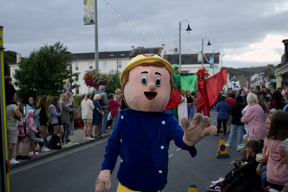 Fire service mascot at Dawlish Carnival parade (Nub News/ Will Goddard)