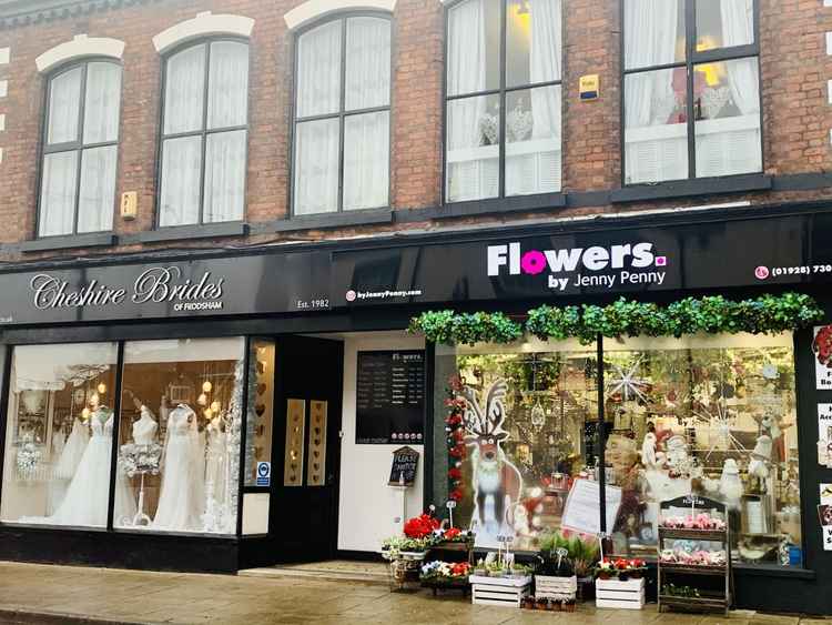 Cheshire Brides of Frodsham and Flowers by Jenny Penny are all sparkly
