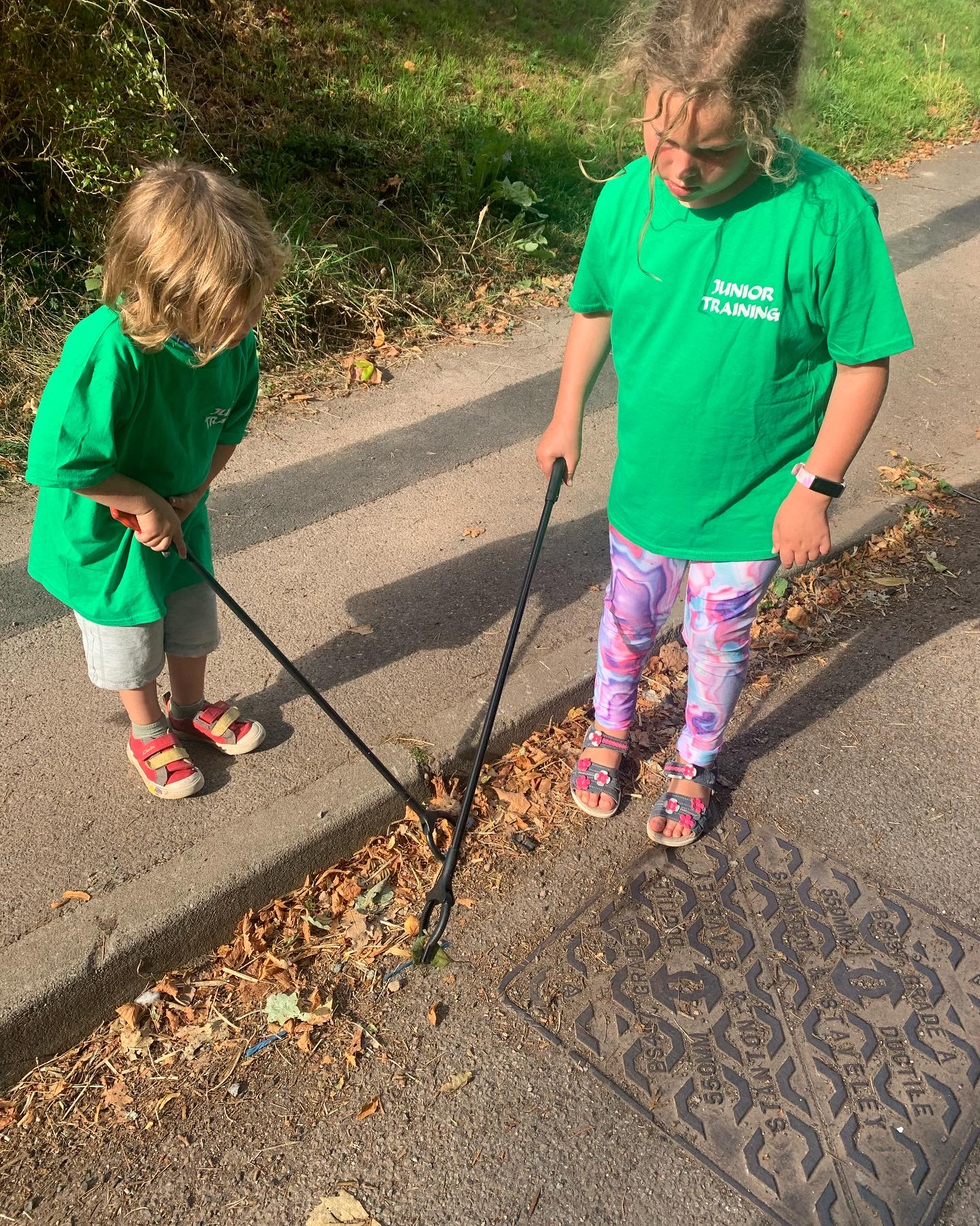 Daisy and her brother Elliot completing a litter pick challenge (Credit: Natasha Thomas-Still) 