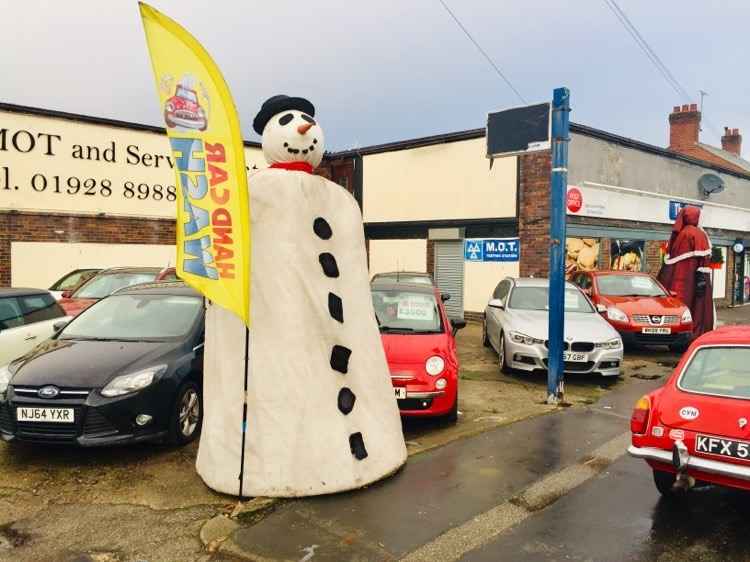 The giant snowman. Photo: Ho Ho Helsby.