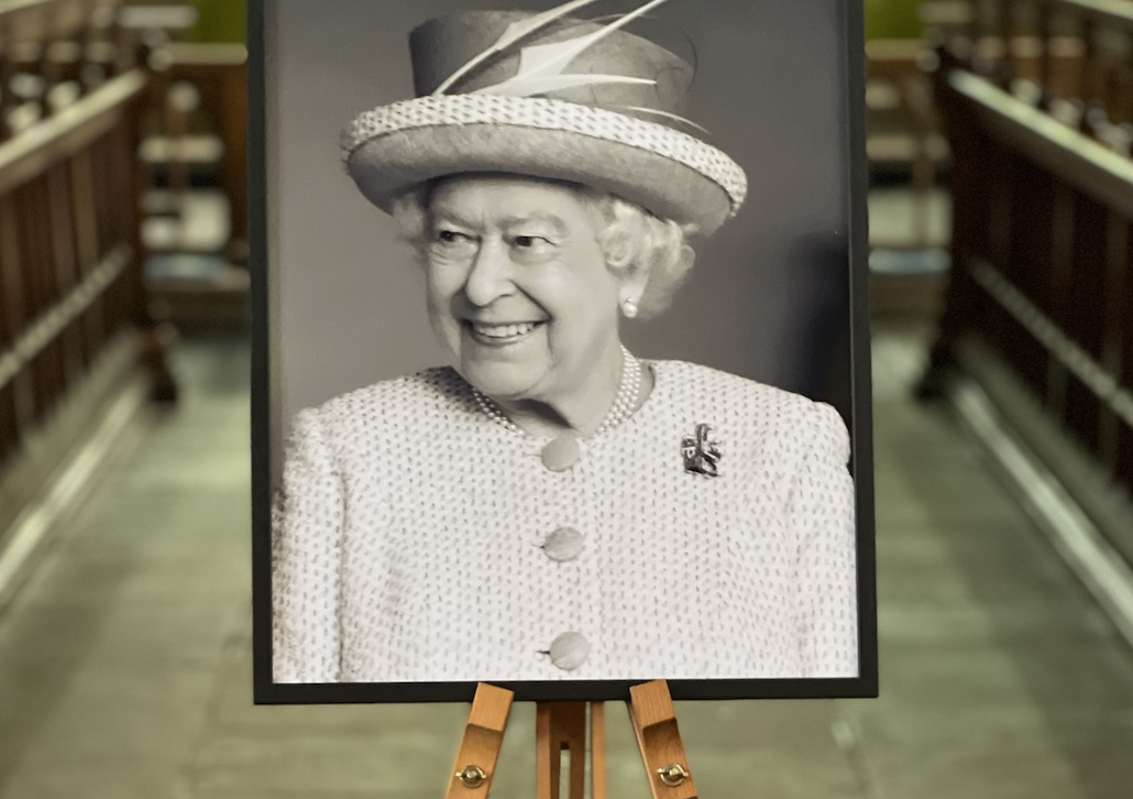 Hitchin mourns The Queen, whose image resides in St Mary's Church. CREDIT: @HitchinNubNews