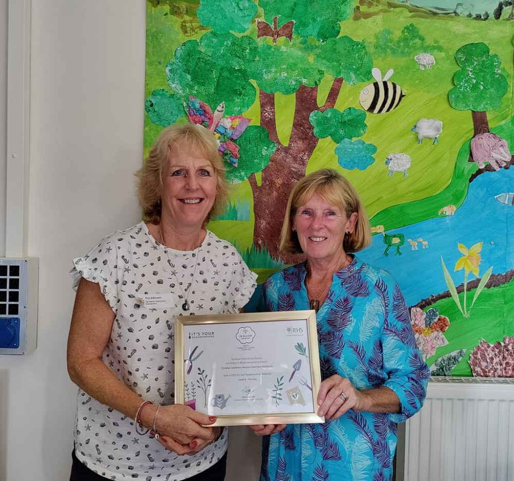 Roz Atkinson and Monica Dennis receiving the award.