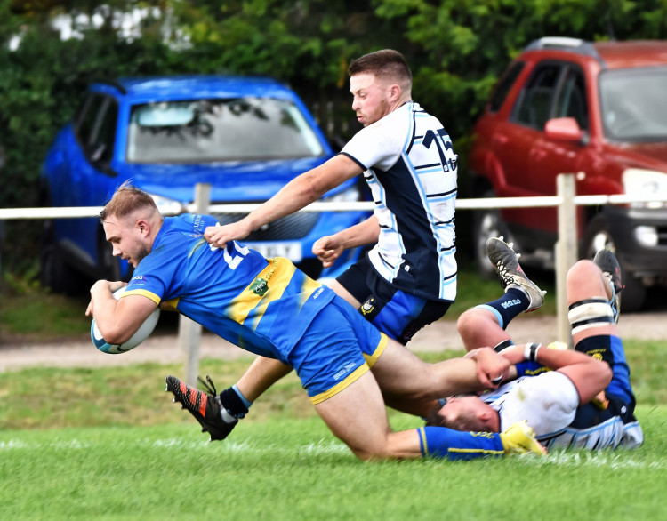 Ed Hannam converted his own try to put Kenilworth into a 15-10 lead before Syston's late penalties (image by Chris Wood)