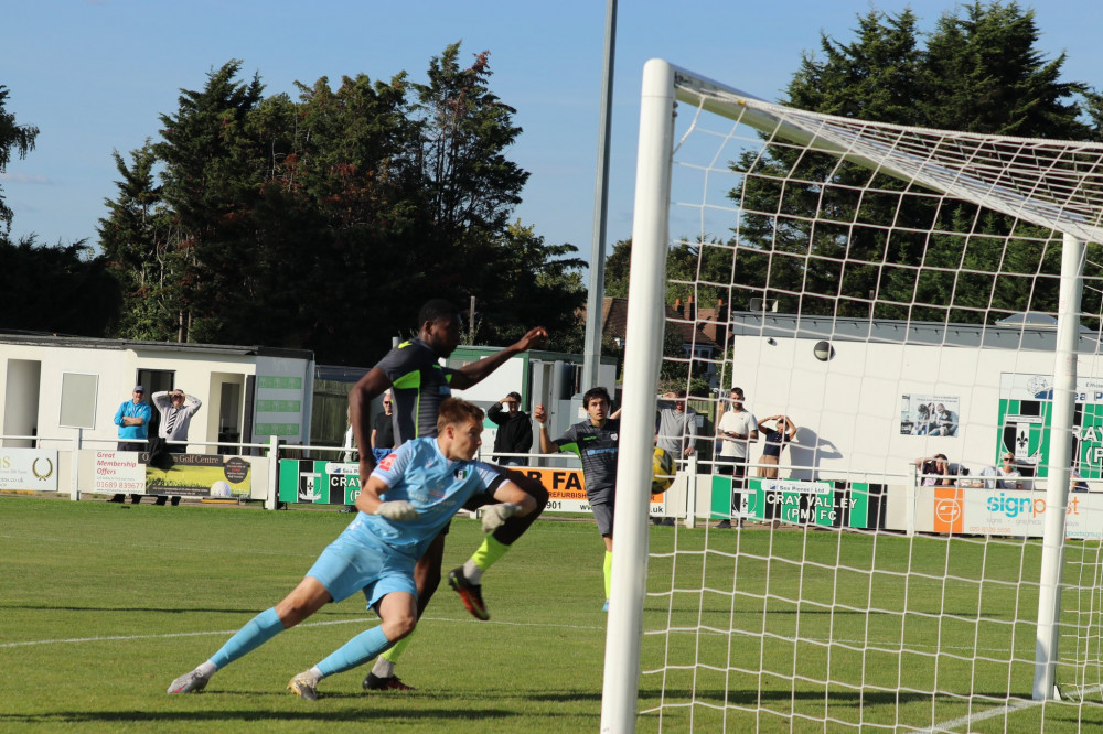 Barnwell scores winner for Hanwell. Photo: Hanwell Town FC.