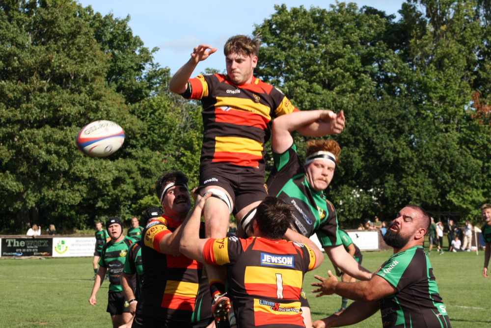 Line-out (Jim Davis) Line-out (Jim Davis)