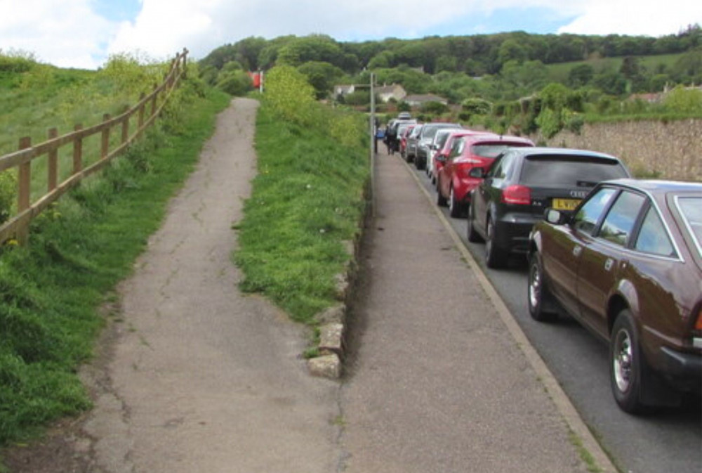 Peak Hill Road, Sidmouth (cc-by-sa/2.0 - © Jaggery - geograph.org.uk/p/5779612)