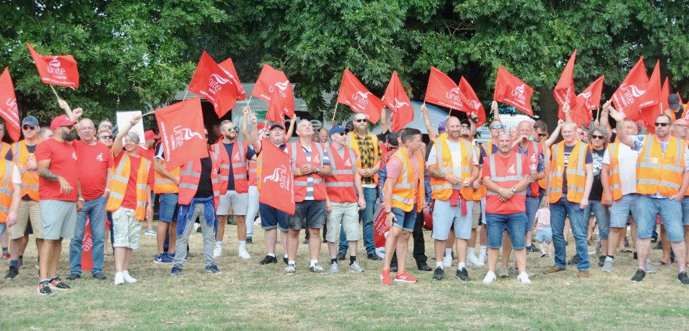 Strikers at Felixstowe (©NubNews)