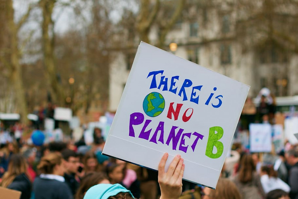 Matt Western MP has called on the Government to back solar and wind power following the reversal of the fracking ban