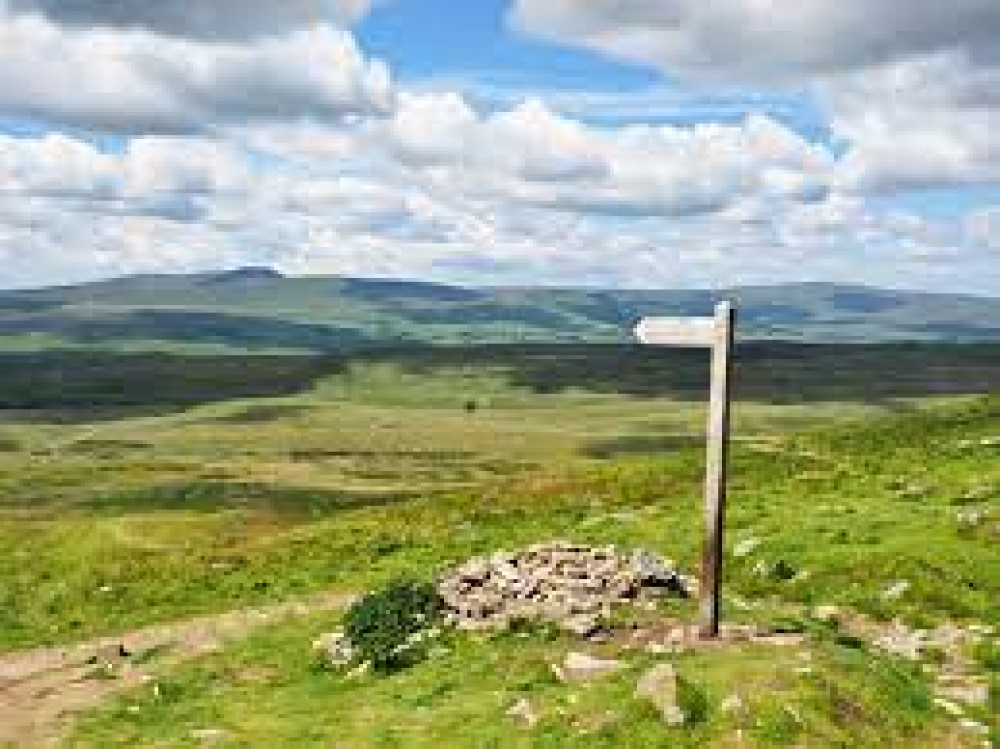 Gabriel Dixon-Hardy and Roxy Elson completed the Three Peaks Challenge. Photo: Kreuzschnabel