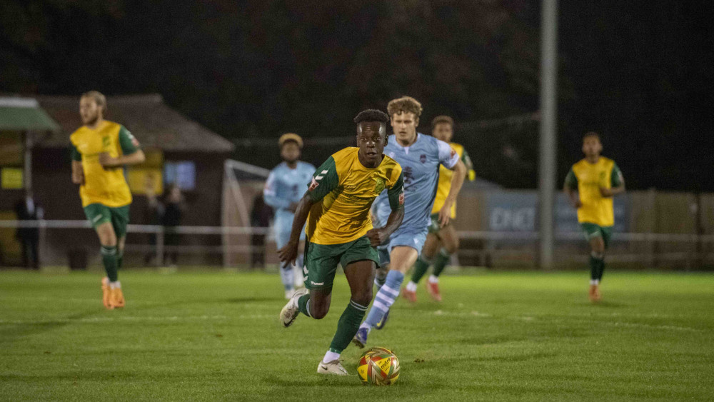 Hitchin Town 1-0 Welwyn GC: Report by Pipemen, photographs by Peter Else