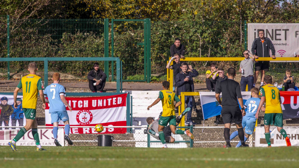 Hitchin Town 0-3 Redditch United. CREDIT: PETER ELSE 