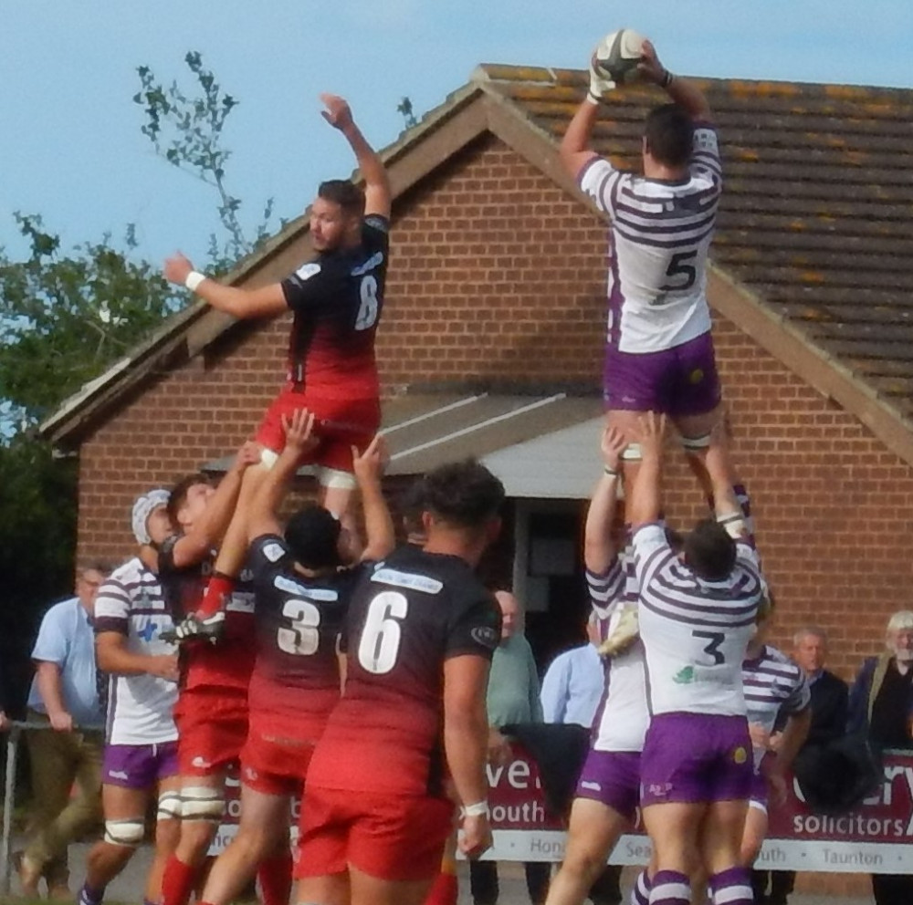 Exmouth lineout (Exmouth RFC)