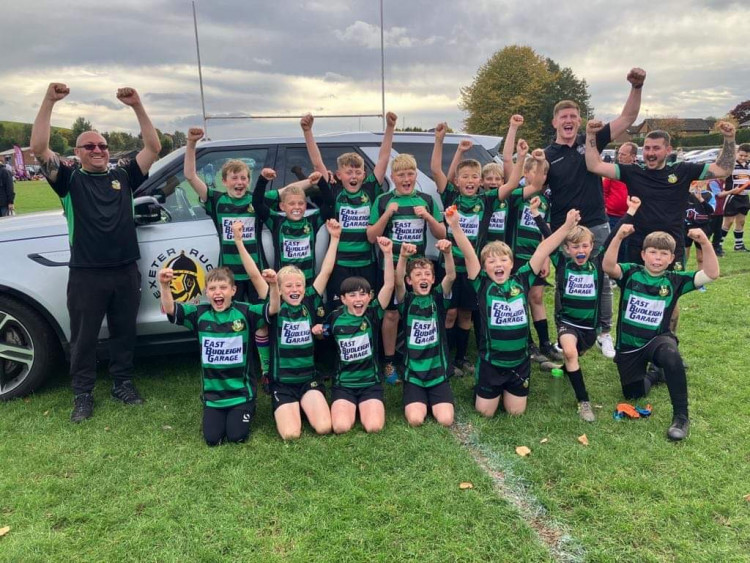 Withycombe RFC U11s with Exeter Chiefs player Jacques Vermeulen in the rear, second from right (Withycombe RFC)