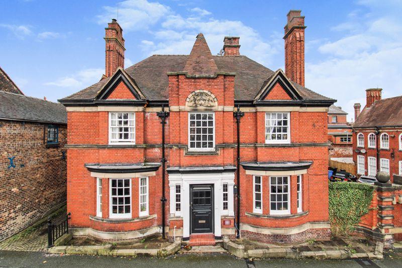 This week's listing is a four bedroom detached house at Leonard Street. This week's listing is a four bedroom detached house at Leonard Street.