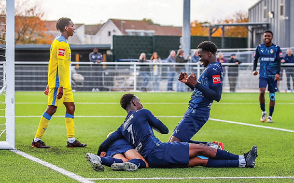 Celebrations after Aveley's third goal from Garrett Kelly. Picture by Kevin Lamb (Lambpix).