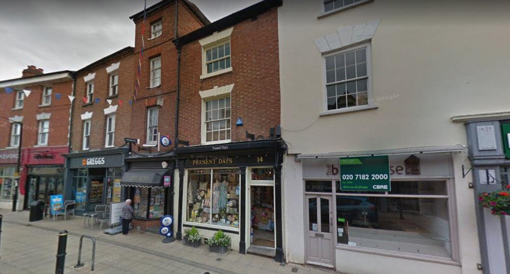 Part of Warwick town centre shop could be turned into residential flat ...