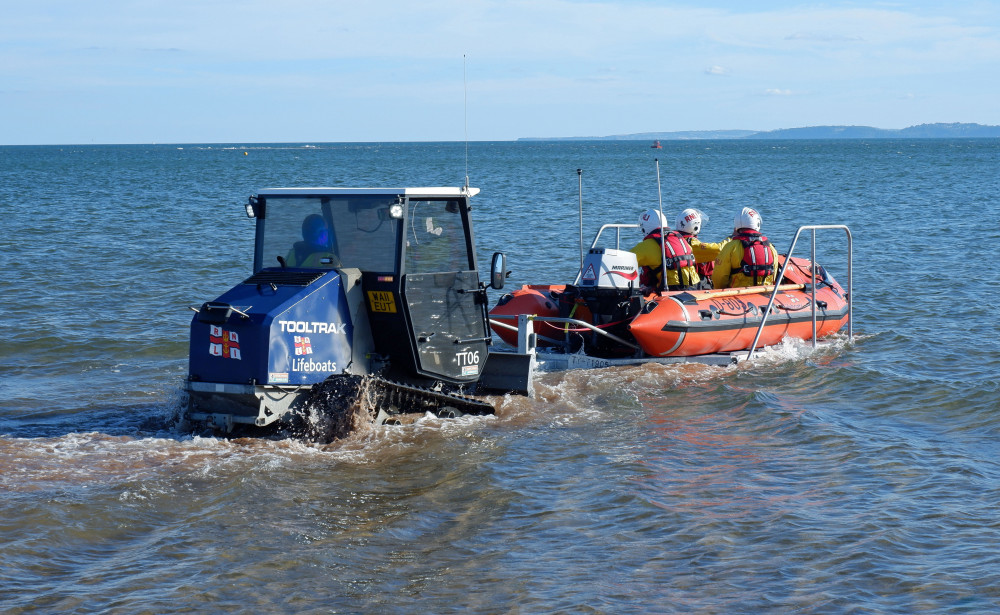 Exmouth inshore lifeboat launches (John Thorogood/ RNLI)