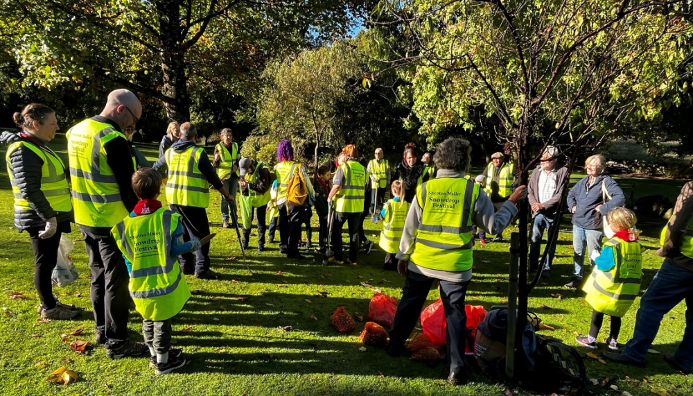 Volunteers planting snowdrops