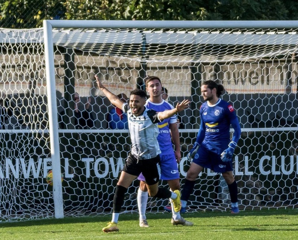 Hanworth Villa looking to get consecutive victories. Photo: Hanwell Town.