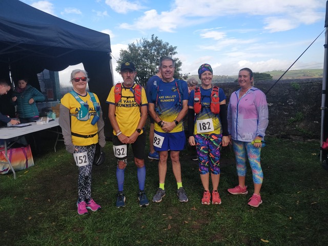 Axe Valley Runners before Grand Canal half 