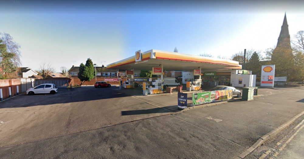 Motor Fuel Group has applied to build six EV charging points and a canopy at the Shell garage on Warwick Road (image via google.maps)