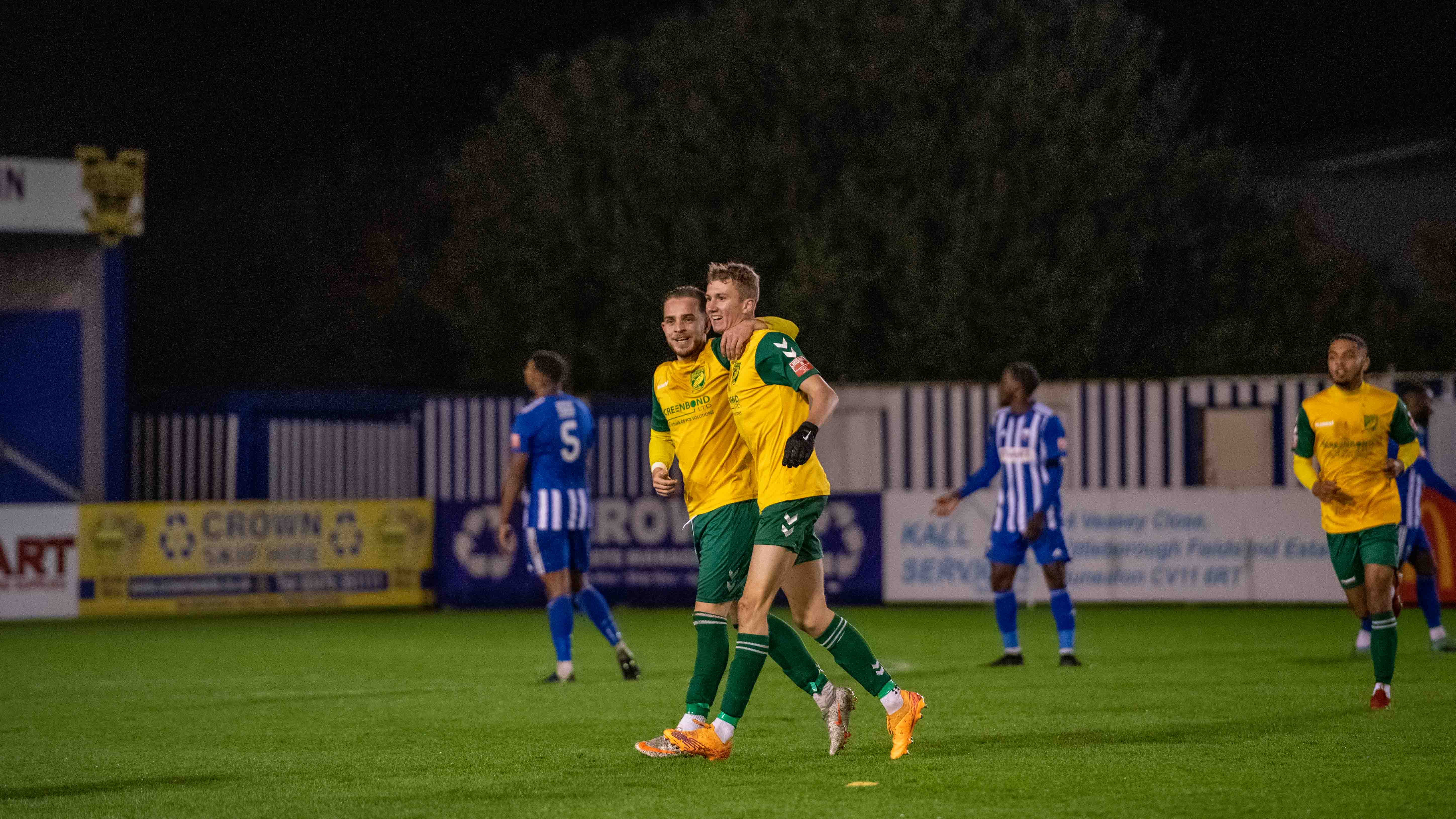 Nuneaton 1-1 Hitchin Town: Canaries soar to land point at high-flying Borough - Read Pipeman's report - pictures by Peter Else