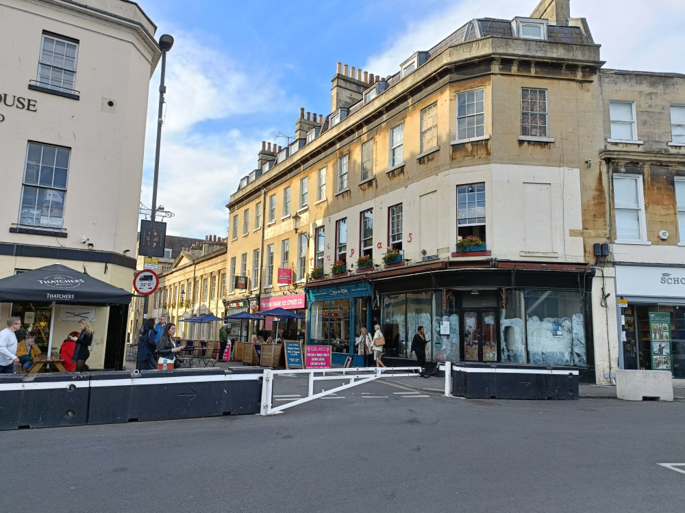 The temporary gate on York Street, Bath (photo by John Wimperis - no attribution required - free to use for all BBC partners)