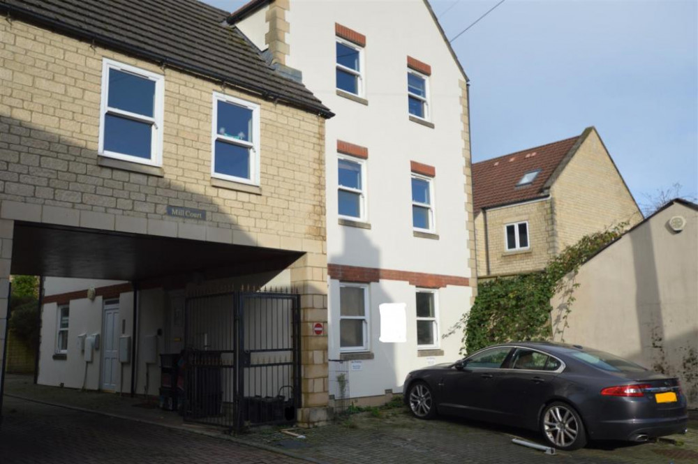 Parking and underfloor heating with this flat Parking and underfloor heating with this flat