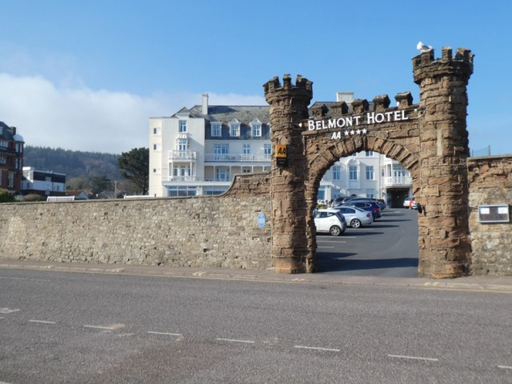 Belmont Hotel Gate and blue plaque, Sidmouth (cc-by-sa/2.0 - © David Smith - geograph.org.uk/p/6068137)
