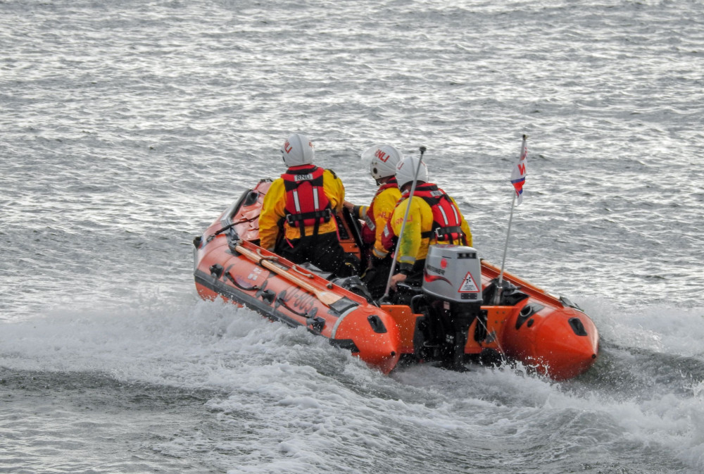 Exmouth inshore lifeboat heading to the scene (Dave Littlefield/ RNLI)