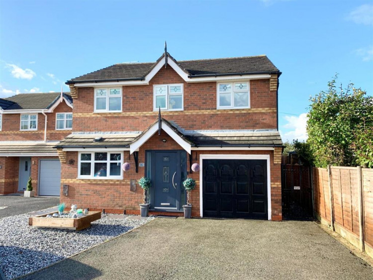 Beautiful property for sale with garden room in Ettiley Heath  