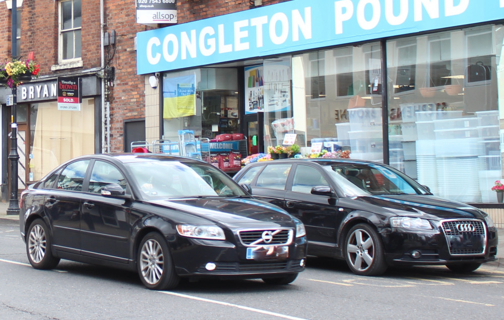 A moving car next to a stationary car on Congleton's High Street. (Image - Alexander Greensmith / Congleton Nub News)