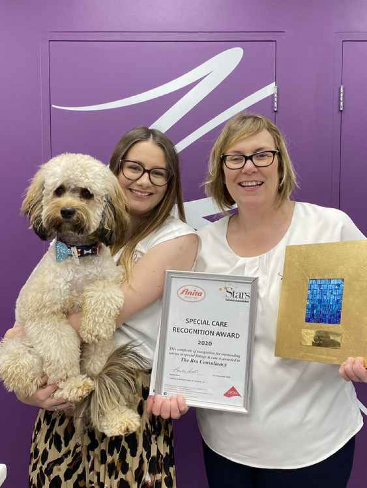 Teddy with Kayleigh, Julie and the award that recognises their care for women recovering from breast cancer surgery