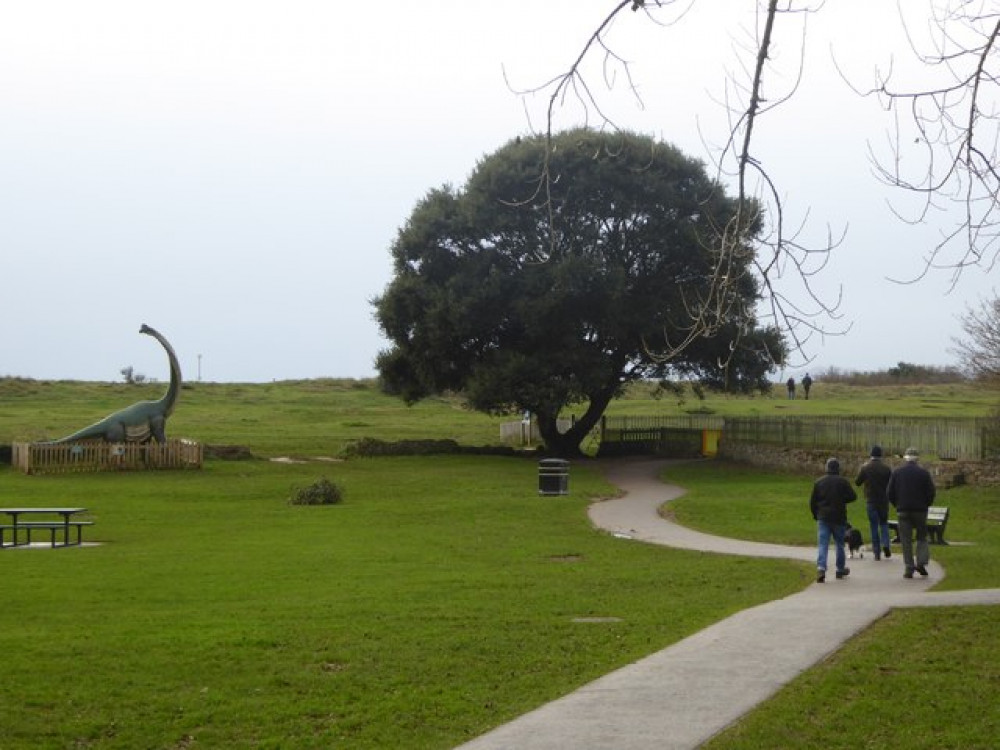 The Maer and dinosaur sculpture, Exmouth (cc-by-sa/2.0 - © David Smith - geograph.org.uk/p/5639691)