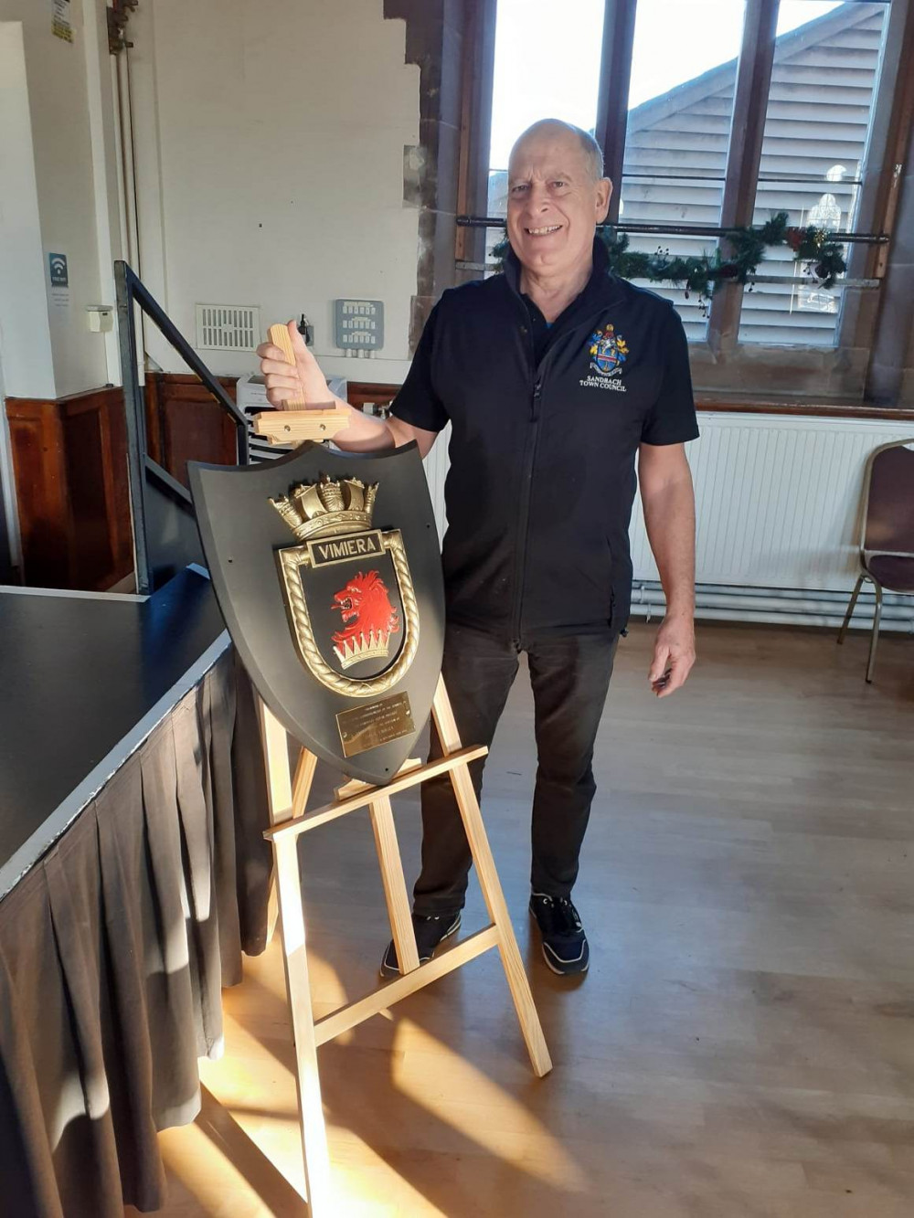 Steve with the refurbished plaque.