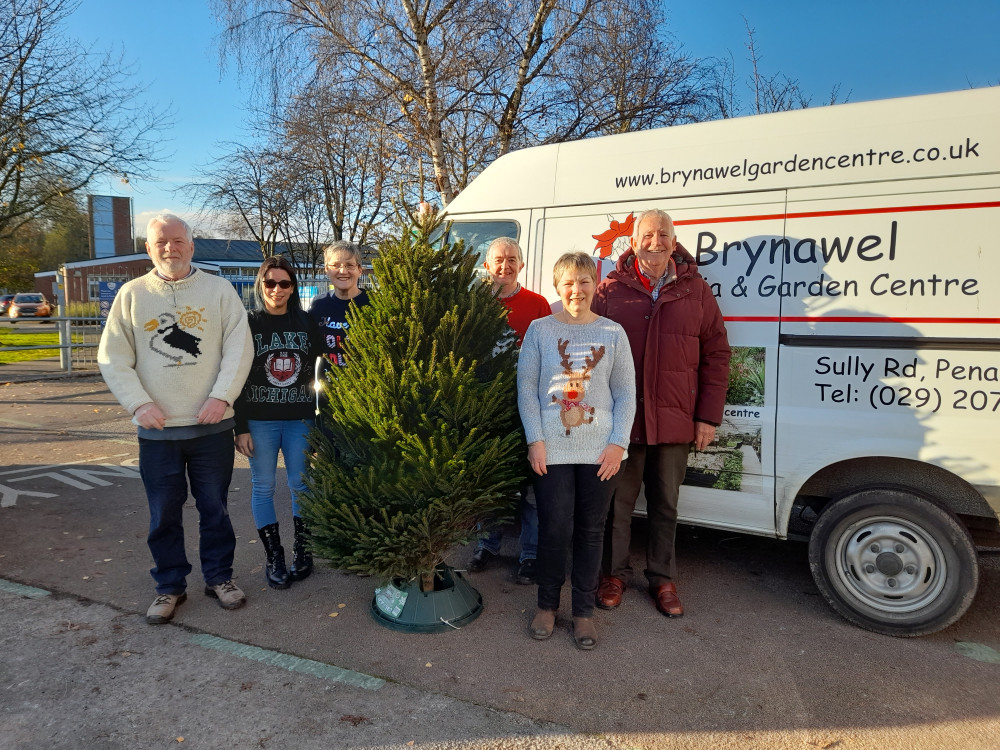 The tree arrives. Trustees Chris Franks and Keith Hatton, friends from Wellbeing sessions Elisabeth and Kevin and volunteers Tash and Val.